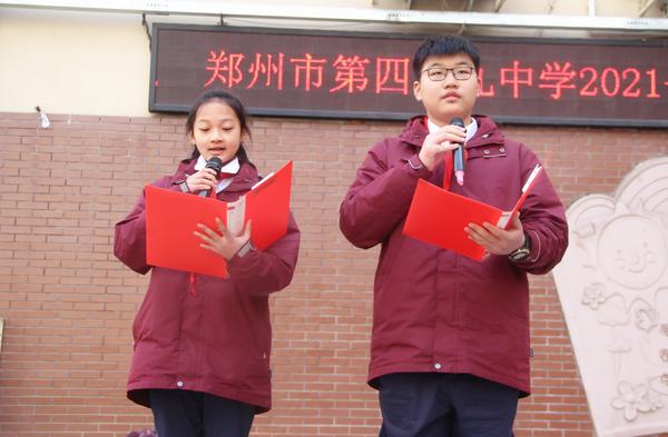 4赵鸿博、赵晨悦做国旗下演讲 4赵鸿博、赵晨悦做国旗下演讲